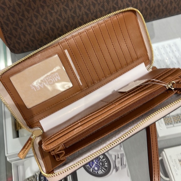 Michael Kors Jet Set Travel Large Travel CONTINENTAL wallet-wristlet-phoneholder - Picture 5 of 16